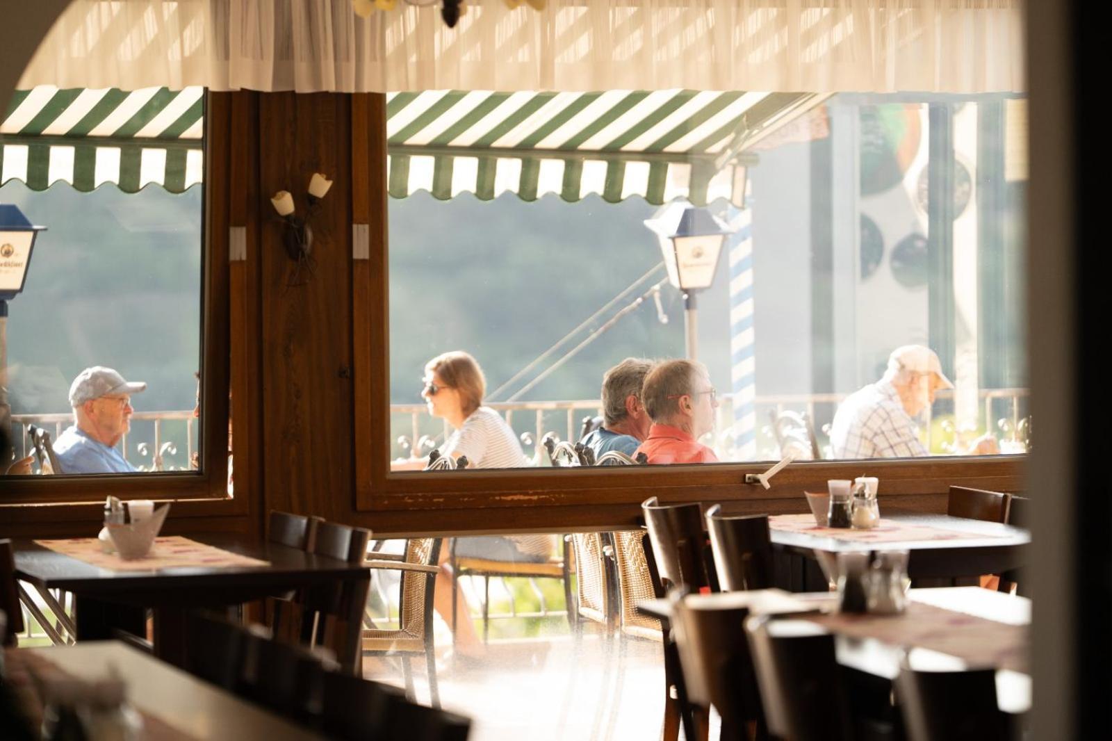 Hotel Restaurant Moselblick Wintrich Exterior foto